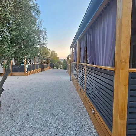 Mobile Nela * スベティ・フィリップ・イ・ヤコブ